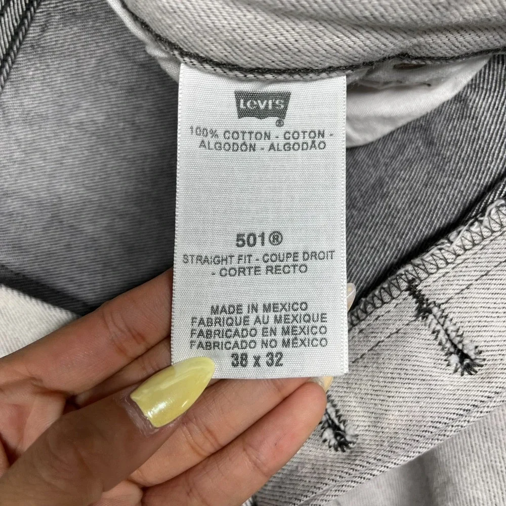 Levi's 501 Jeans Men's Gray Denim Classic Straight Button‎ Fly Flaws - 36X28